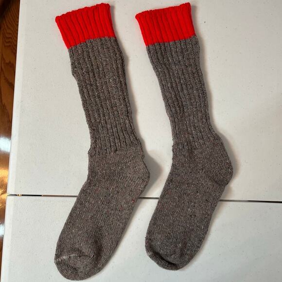 NWOT Men’s Pair of Gray Wool Socks with Red Cuffs Ski Heavy Thermal Sz 9-14 - Picture 2 of 4